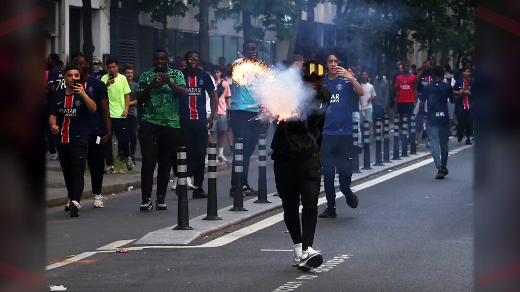 Los ultras del PSG este sábado en los disturbios tras la final de Champions.